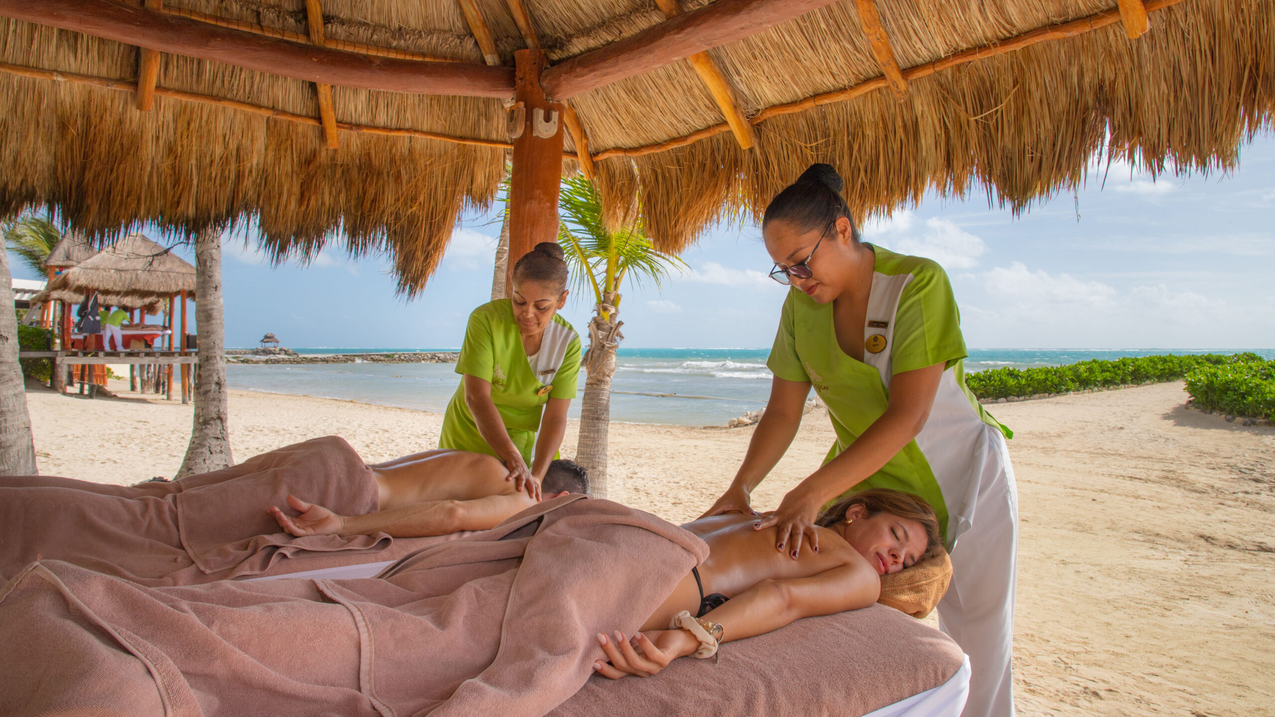 Oceanfront couples massage